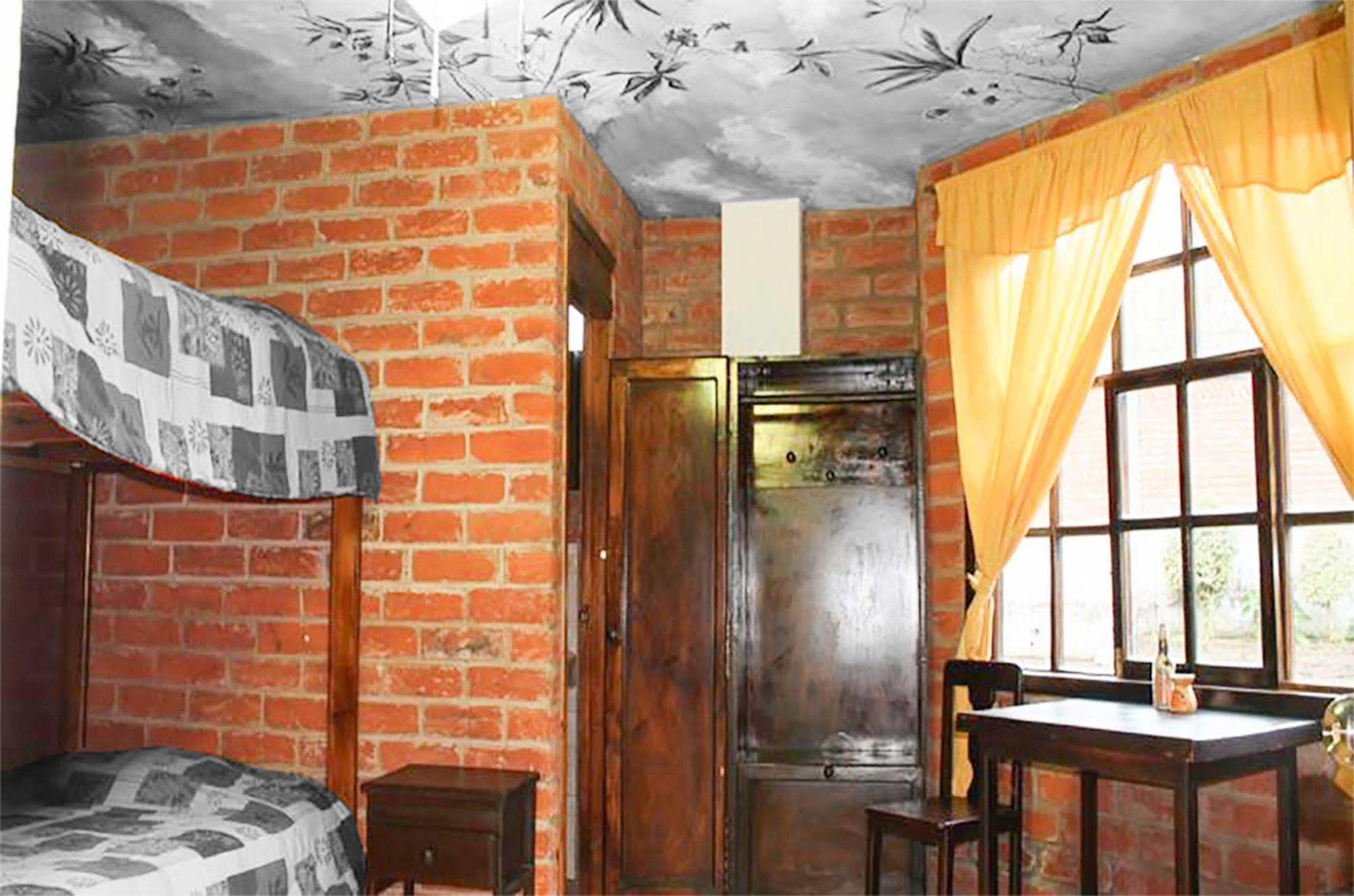 Hostel City Hub Colombo Airport Katunayaka Esterno foto